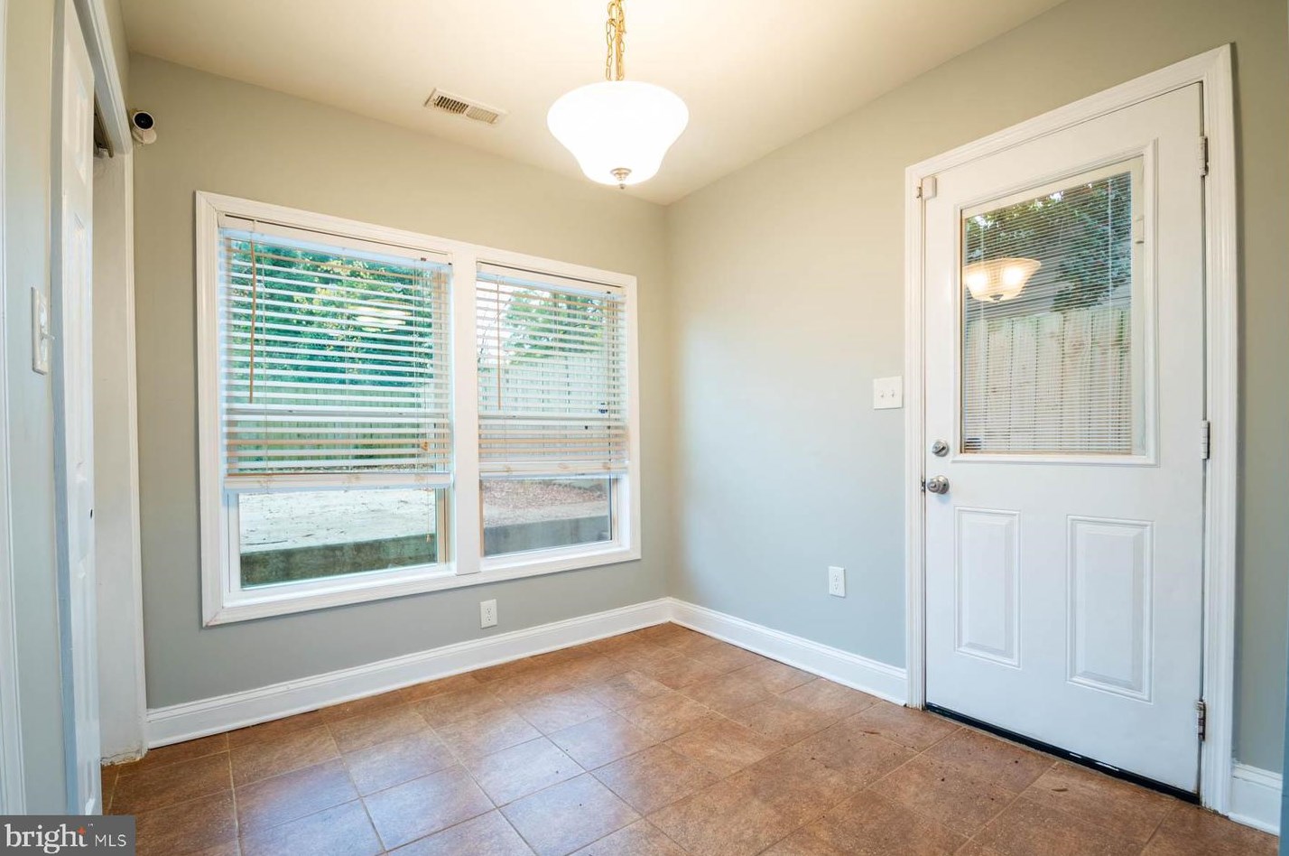 5031 Emo St, Capitol Heights MD  20743-2858 exterior