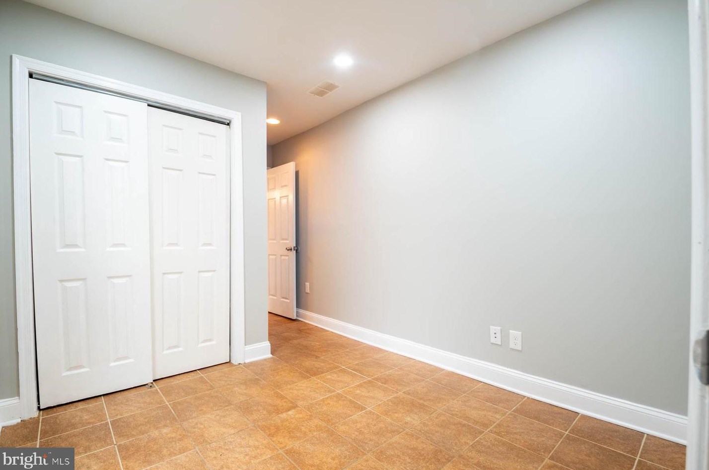 5031 Emo St, Capitol Heights MD  20743-2858 exterior