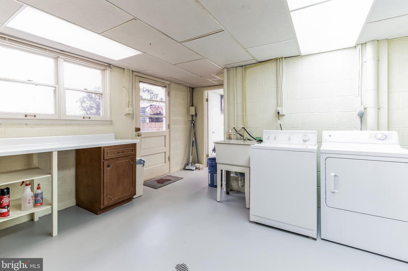 8006 Holly Ln, Clinton MD  20735-3129 exterior