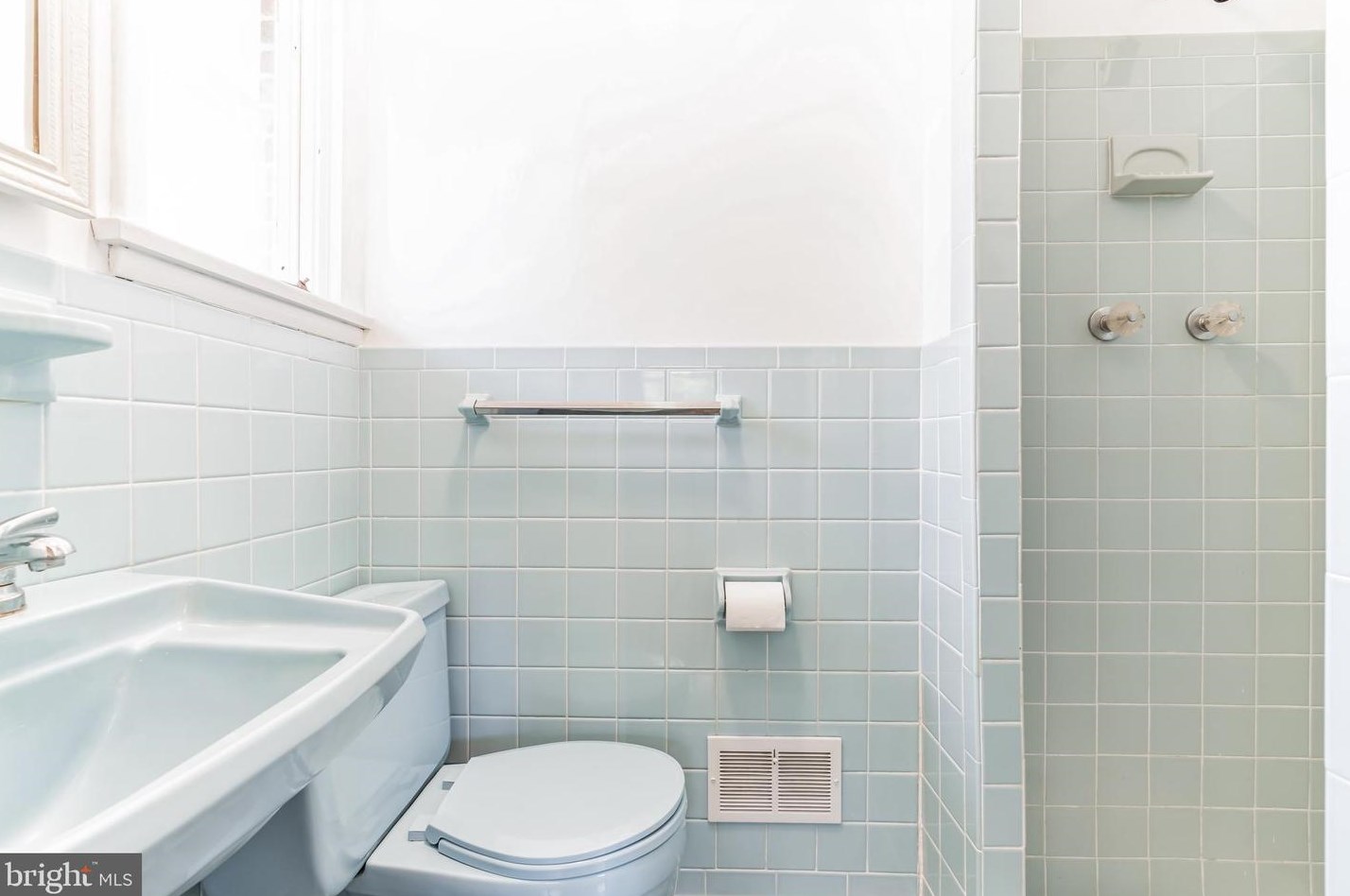 8006 Holly Ln, Clinton MD  20735-3129 exterior