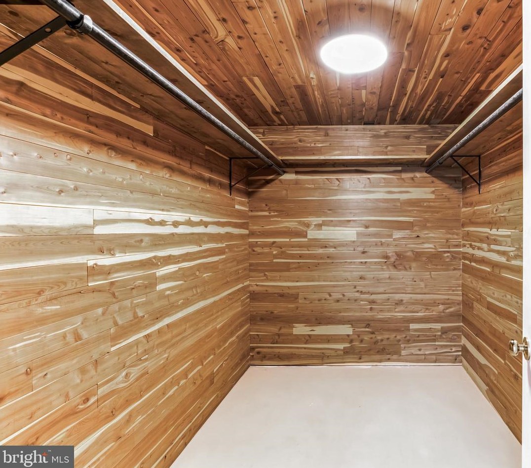 8006 Holly Ln, Clinton MD  20735-3129 exterior