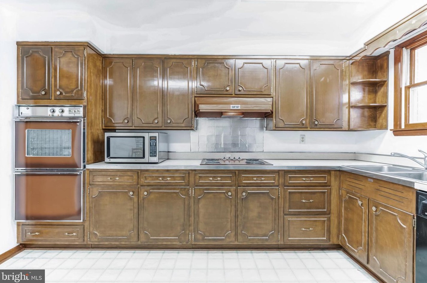 8006 Holly Ln, Clinton MD  20735-3129 exterior