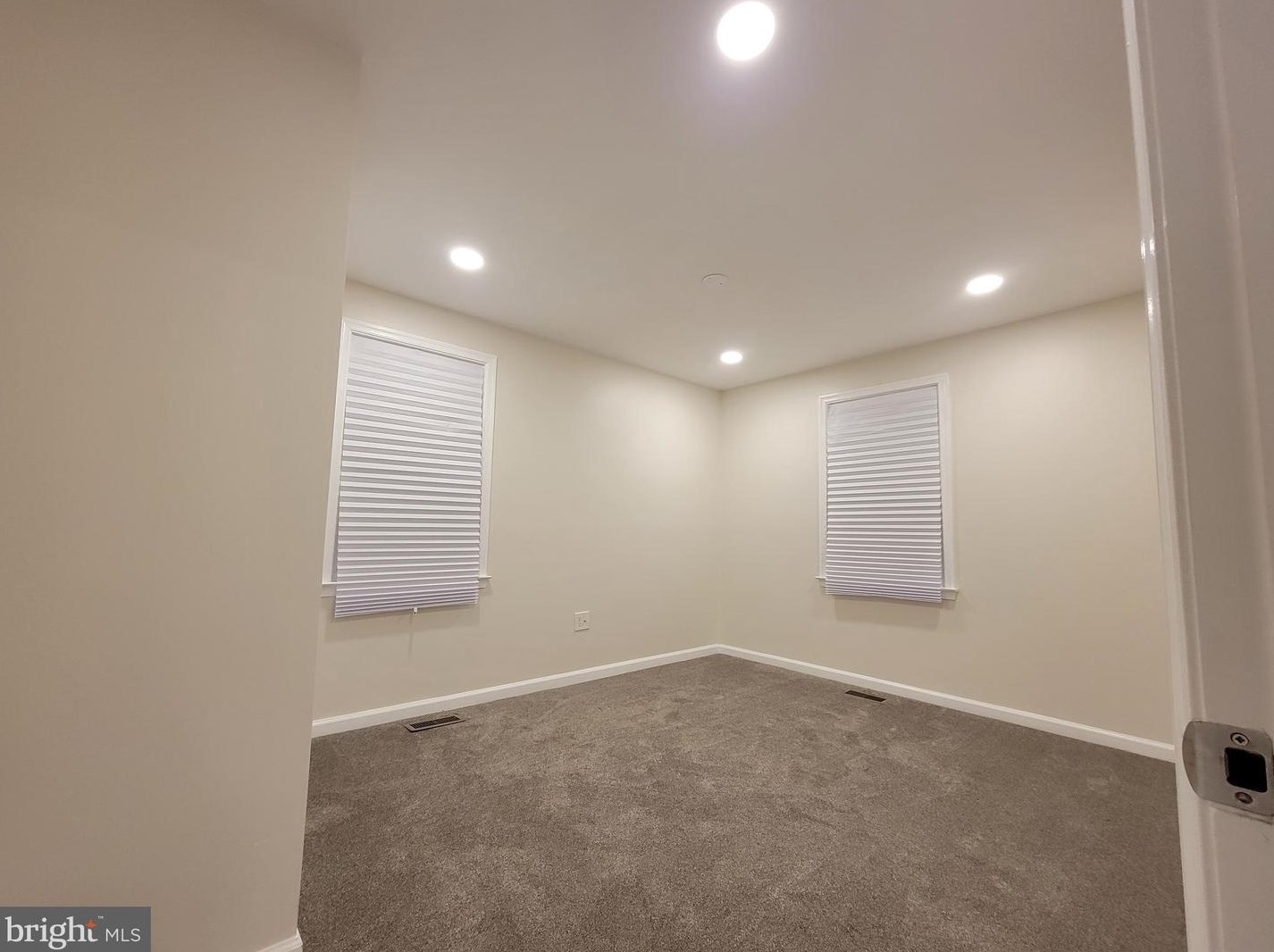 310 Dateleaf Ave, Capitol Heights MD  20743-2524 exterior