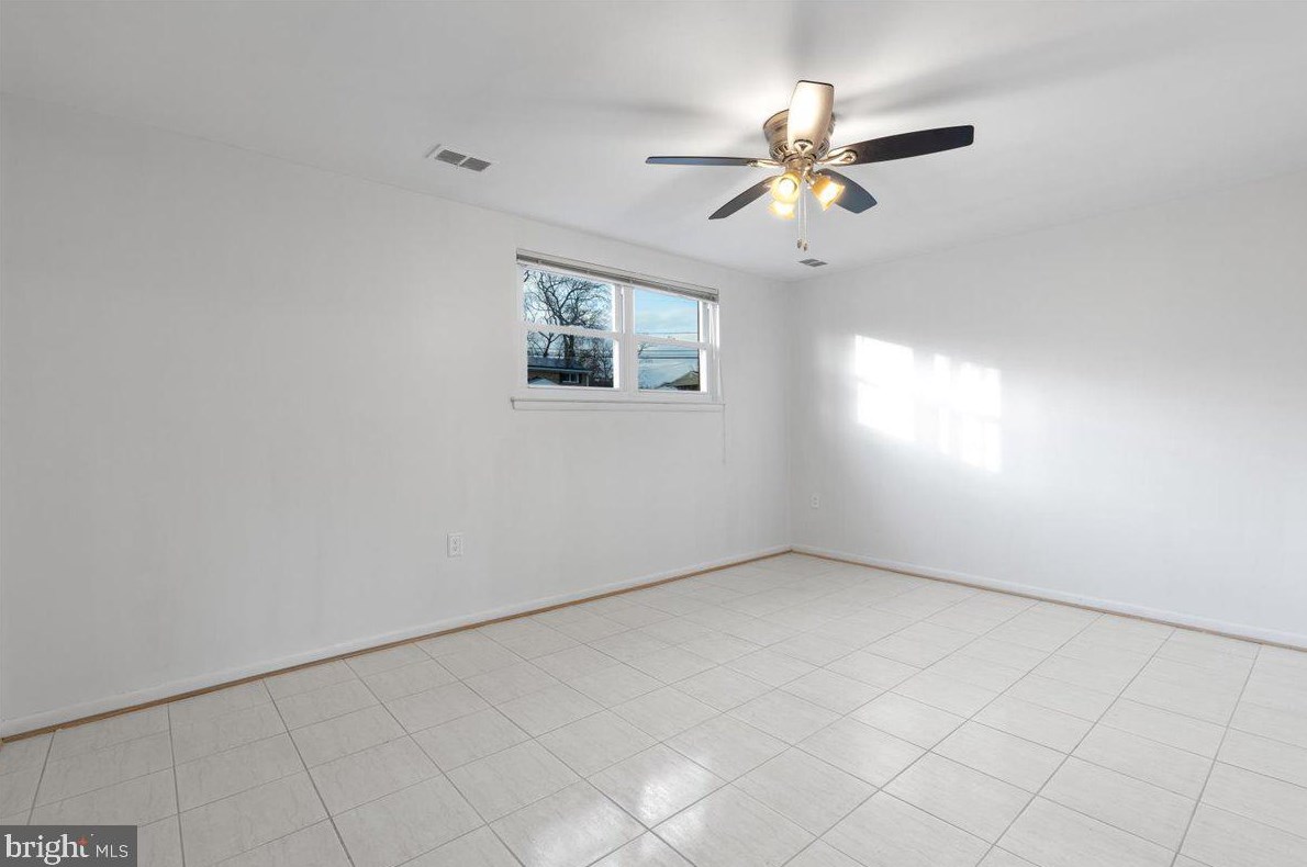 9102 Cheltenham Ave, Clinton MD  20735-2805 exterior