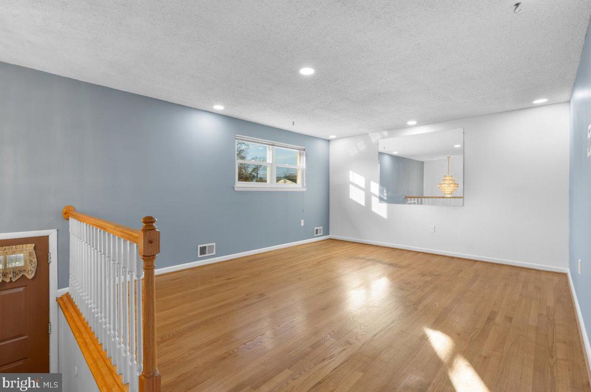 9102 Cheltenham Ave, Clinton MD  20735-2805 exterior