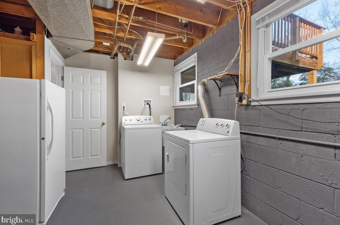 9102 Cheltenham Ave, Clinton MD  20735-2805 exterior