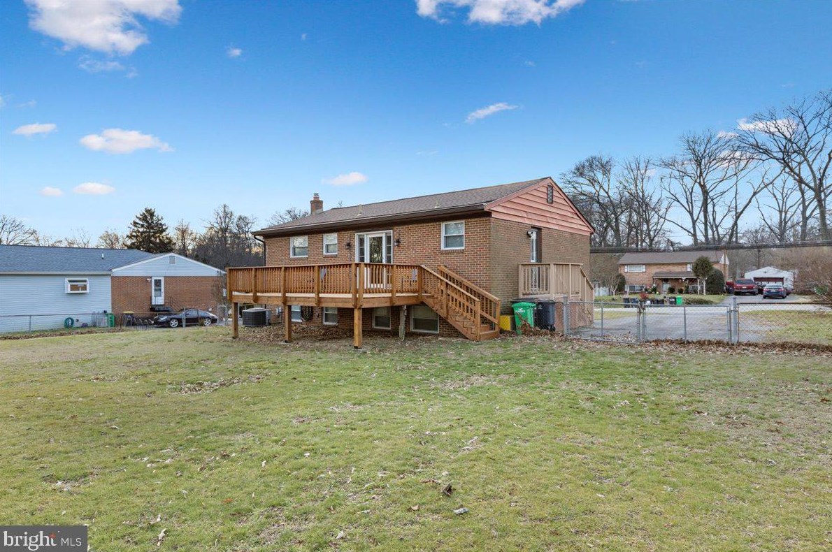 9102 Cheltenham Ave, Clinton MD  20735-2805 exterior