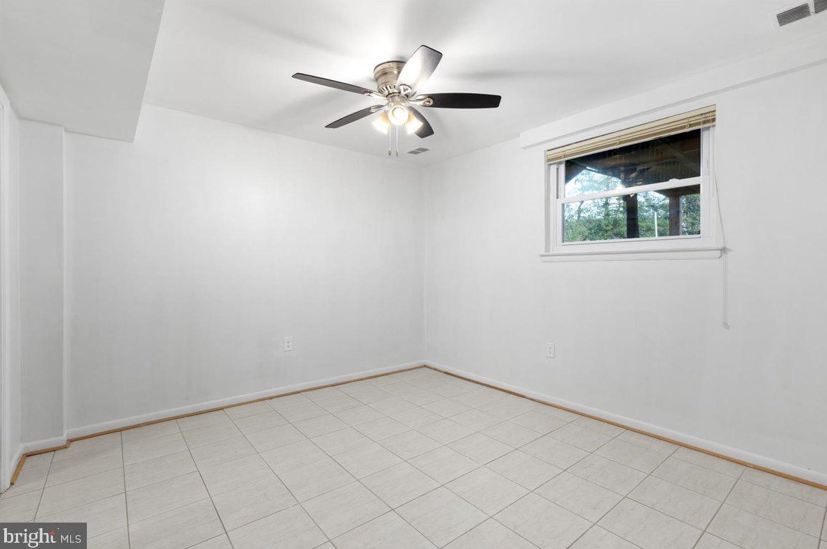 9102 Cheltenham Ave, Clinton MD  20735-2805 exterior