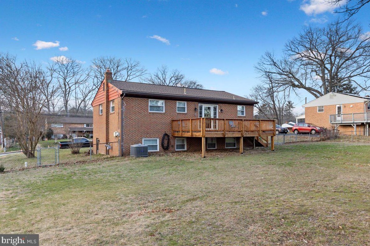 9102 Cheltenham Ave, Clinton MD  20735-2805 exterior