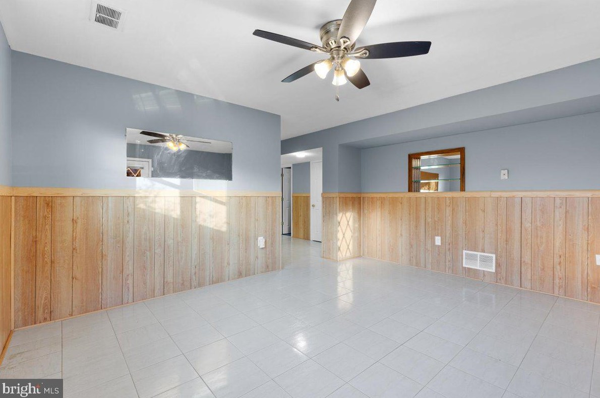 9102 Cheltenham Ave, Clinton MD  20735-2805 exterior