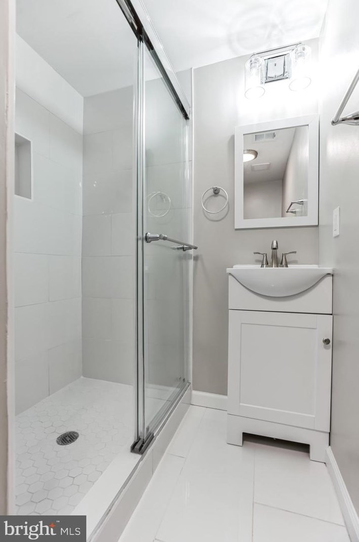 904 Applewood St, Capitol Heights MD  20743-4717 exterior