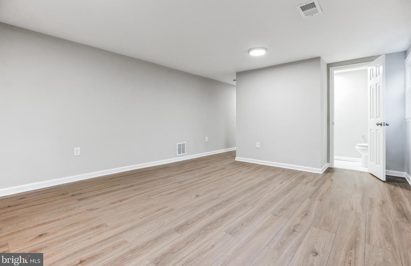 904 Applewood St, Capitol Heights MD  20743-4717 exterior