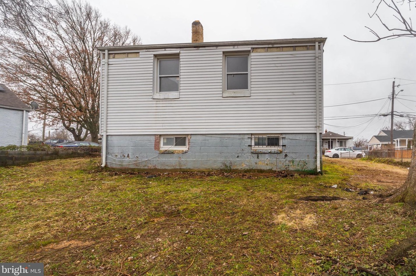 1305 Oates St, Capitol Heights MD  20743-1249 exterior