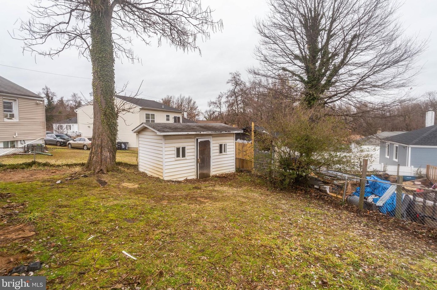 1305 Oates St, Capitol Heights MD  20743-1249 exterior