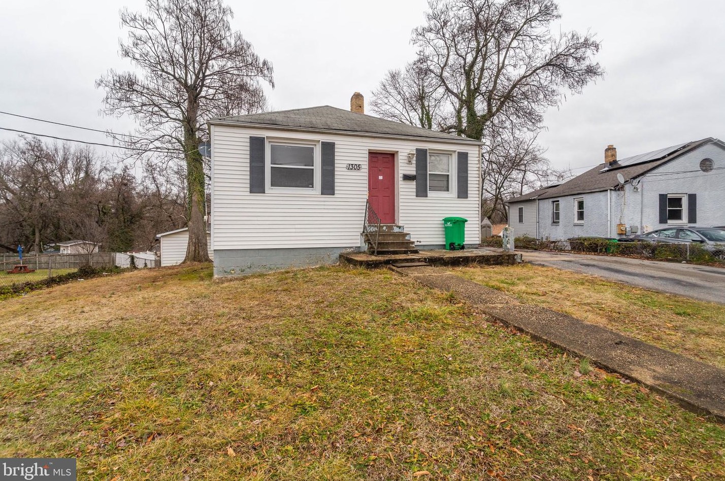1305 Oates St, Capitol Heights MD  20743-1249 exterior