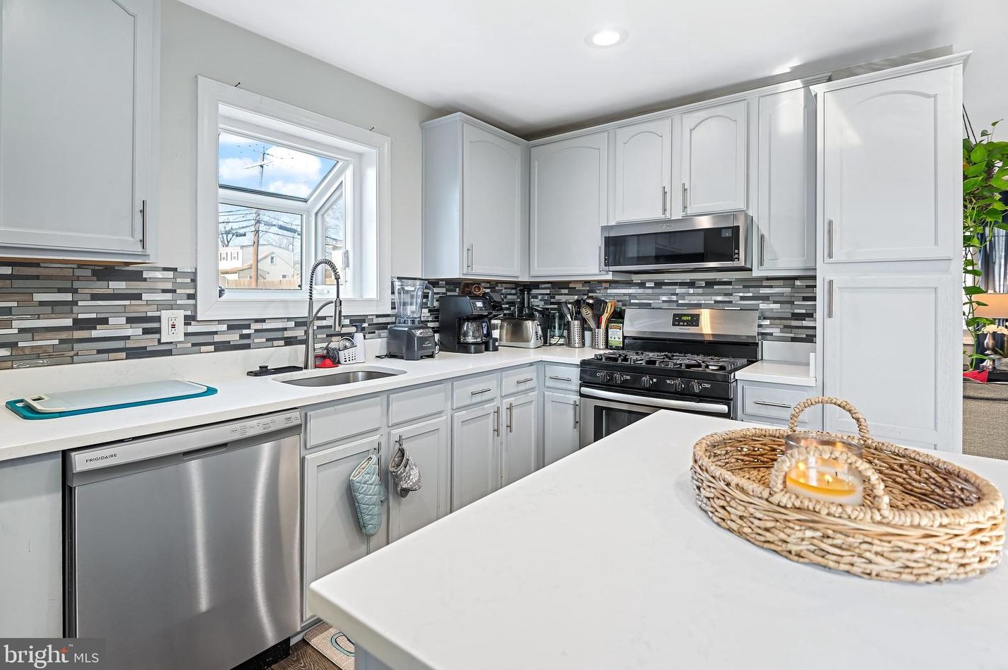 6801 Drylog St, Capitol Heights MD  20743-2401 exterior