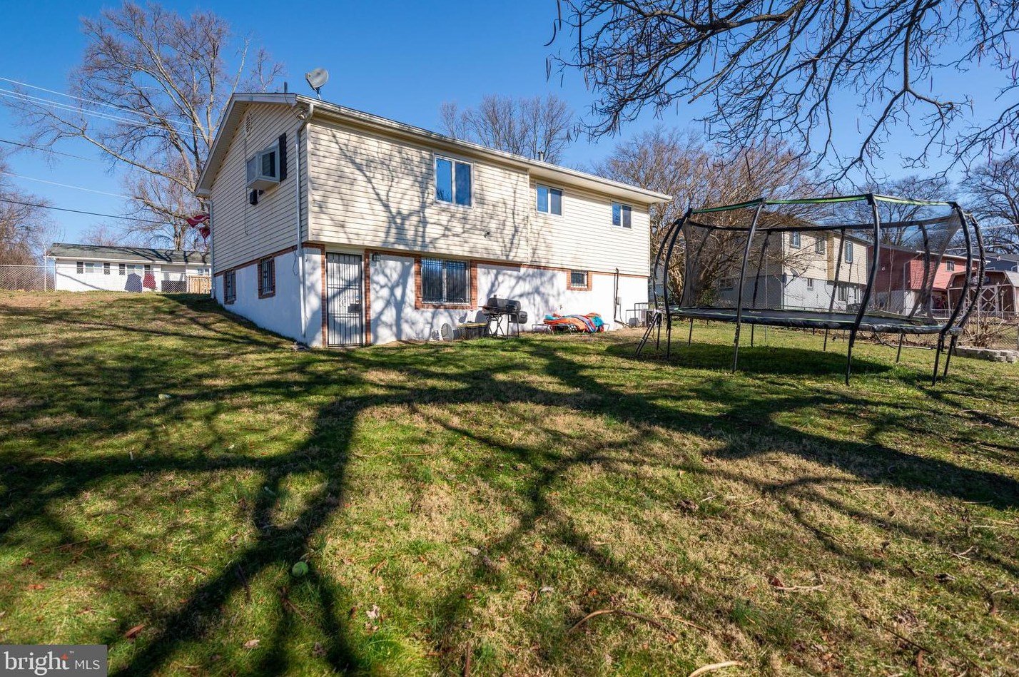 6801 Drylog St, Capitol Heights MD  20743-2401 exterior