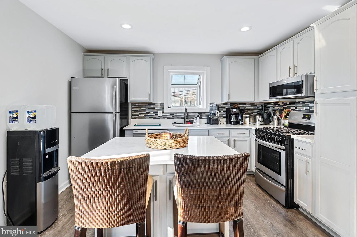 6801 Drylog St, Capitol Heights MD  20743-2401 exterior