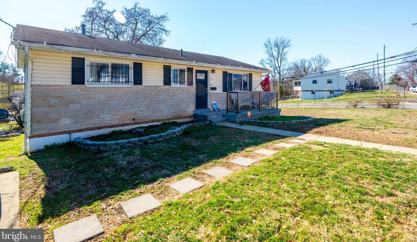 6801 Drylog St, Capitol Heights MD  20743-2401 exterior