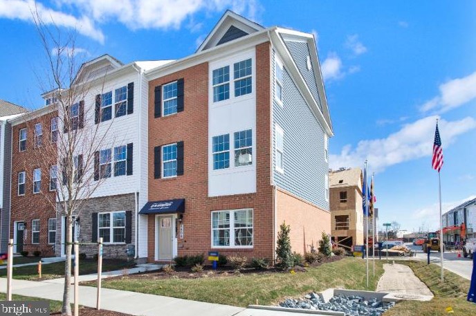 8815 Mimosa Ave, Clinton MD  20735-2648 exterior