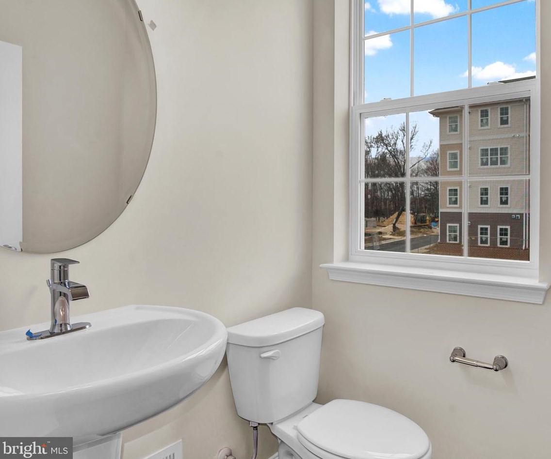 8819 Mimosa Ave, Clinton MD  20735-2648 exterior