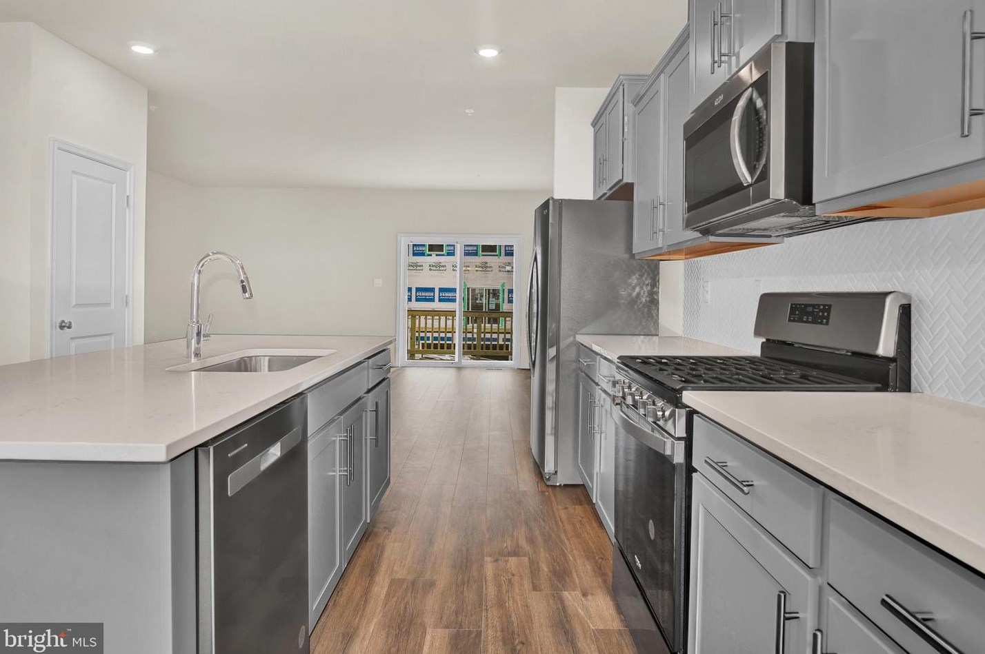 8819 Mimosa Ave, Clinton MD  20735-2648 exterior