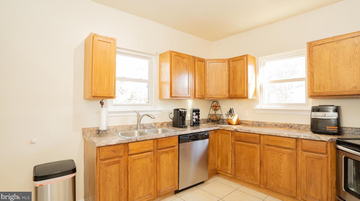 303 69th St, Capitol Heights MD  20743-2114 exterior