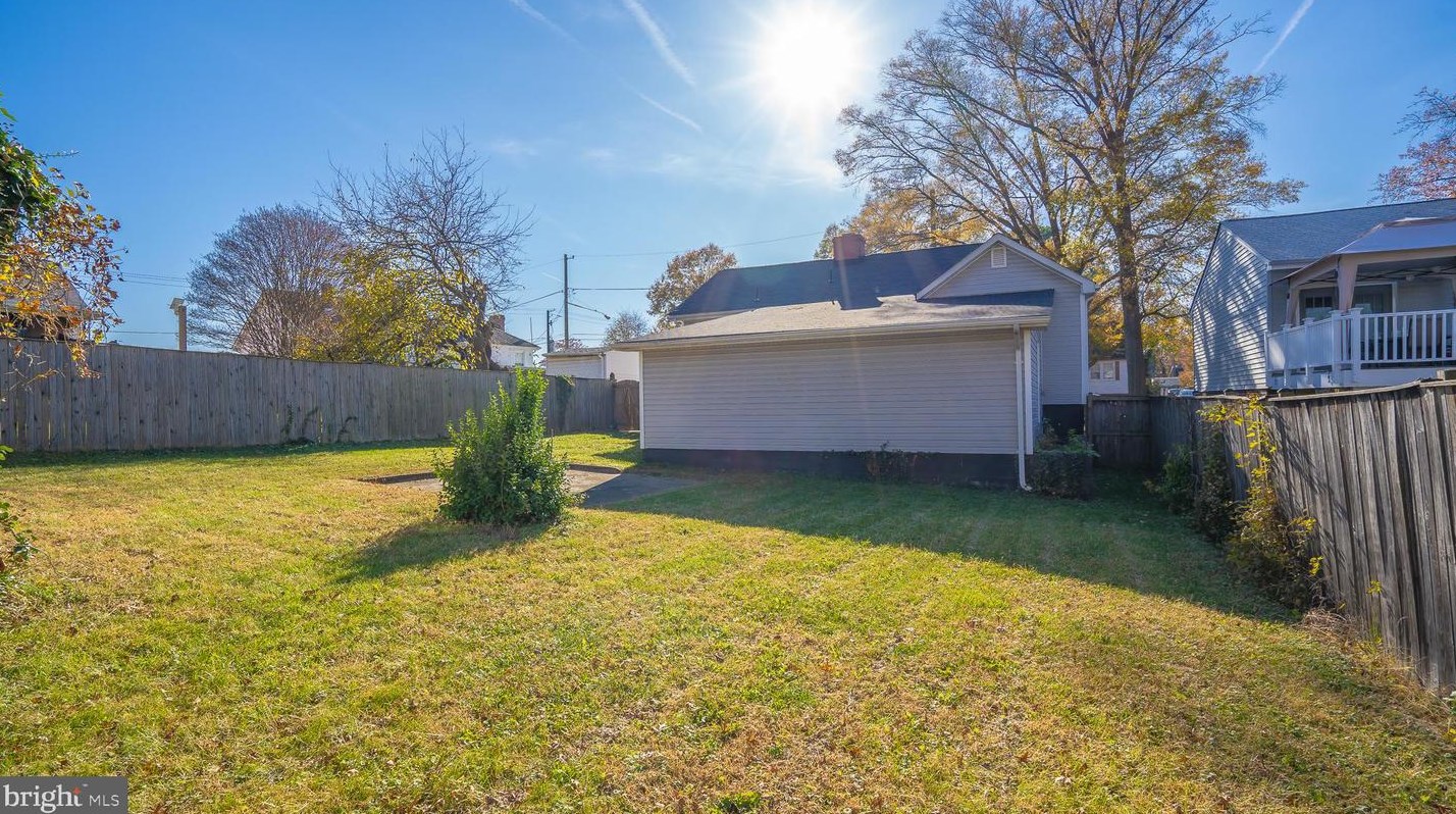 303 69th St, Capitol Heights MD  20743-2114 exterior