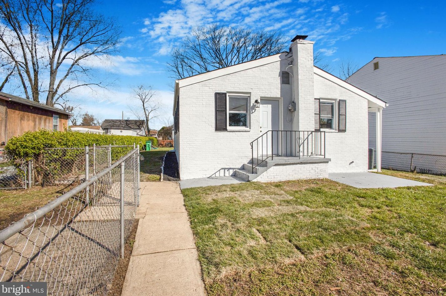 6422 L St, Capitol Heights MD  20743-6324 exterior