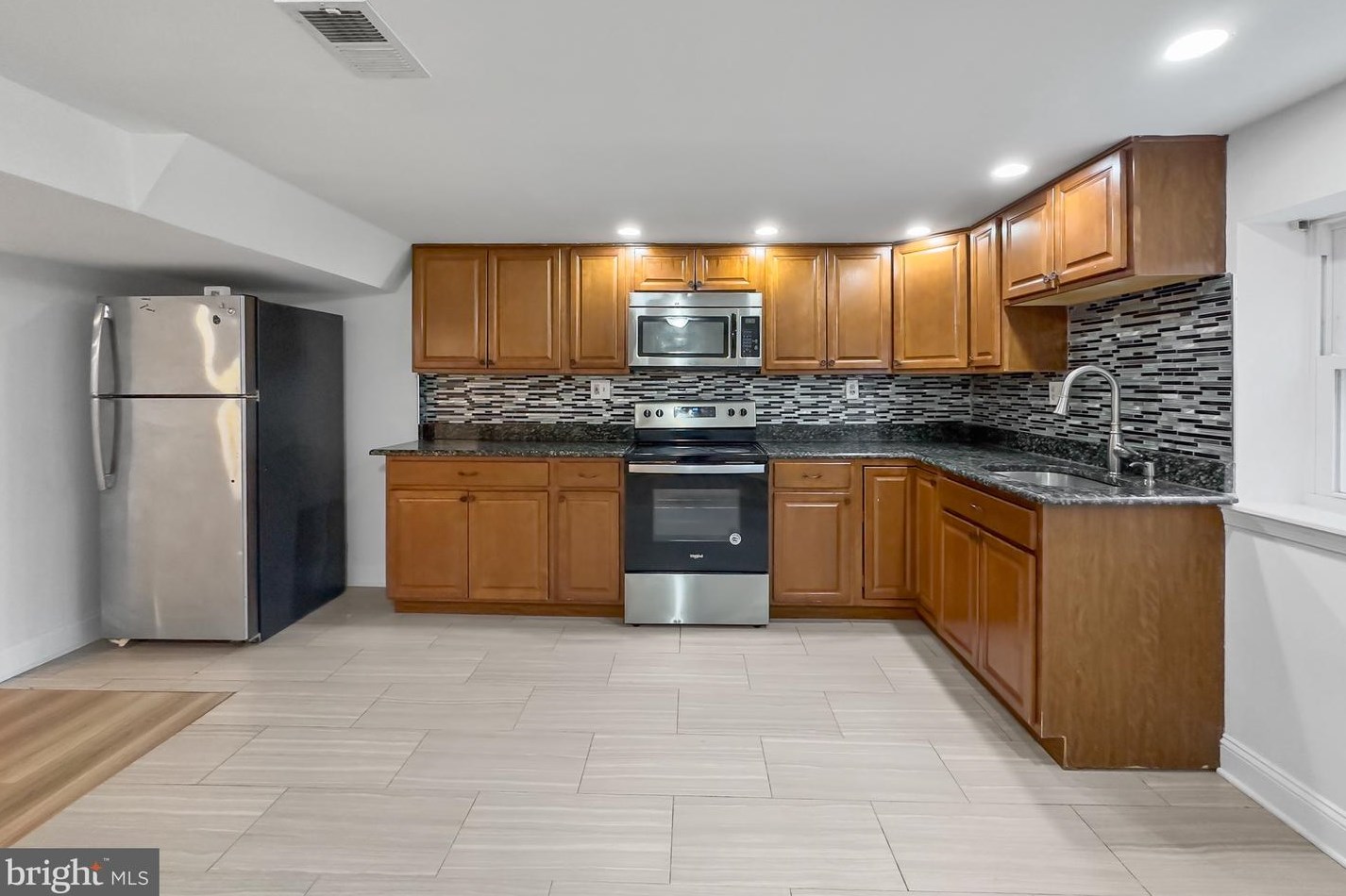 909 Glacier Ave, Capitol Heights MD  20743-3906 exterior