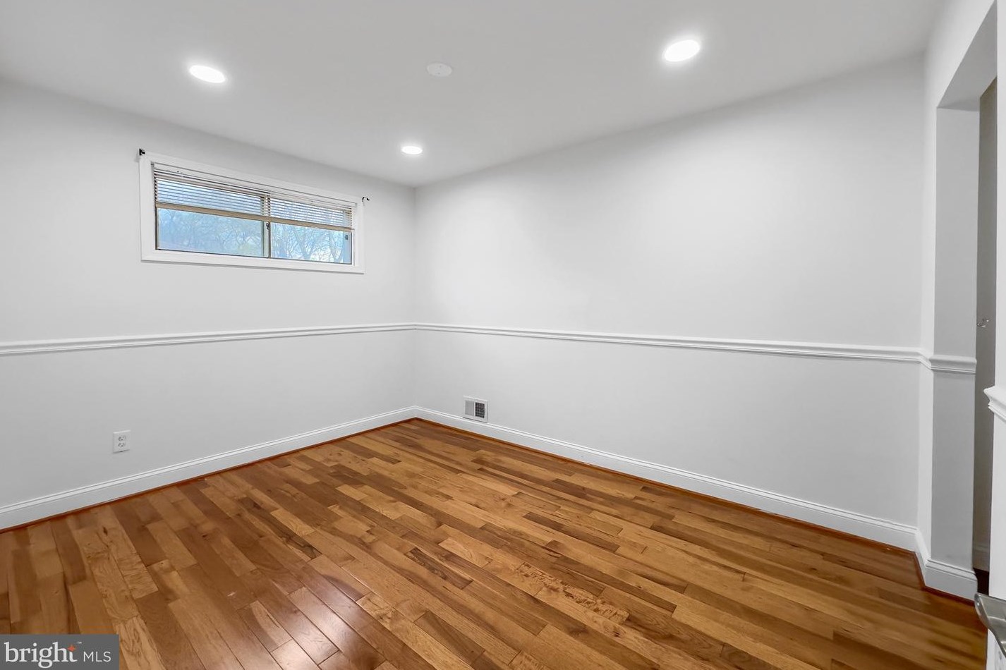 909 Glacier Ave, Capitol Heights MD  20743-3906 exterior