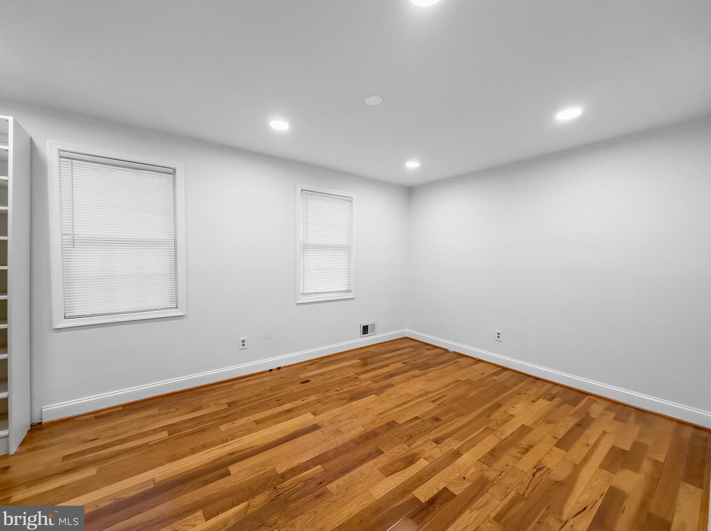 909 Glacier Ave, Capitol Heights MD  20743-3906 exterior