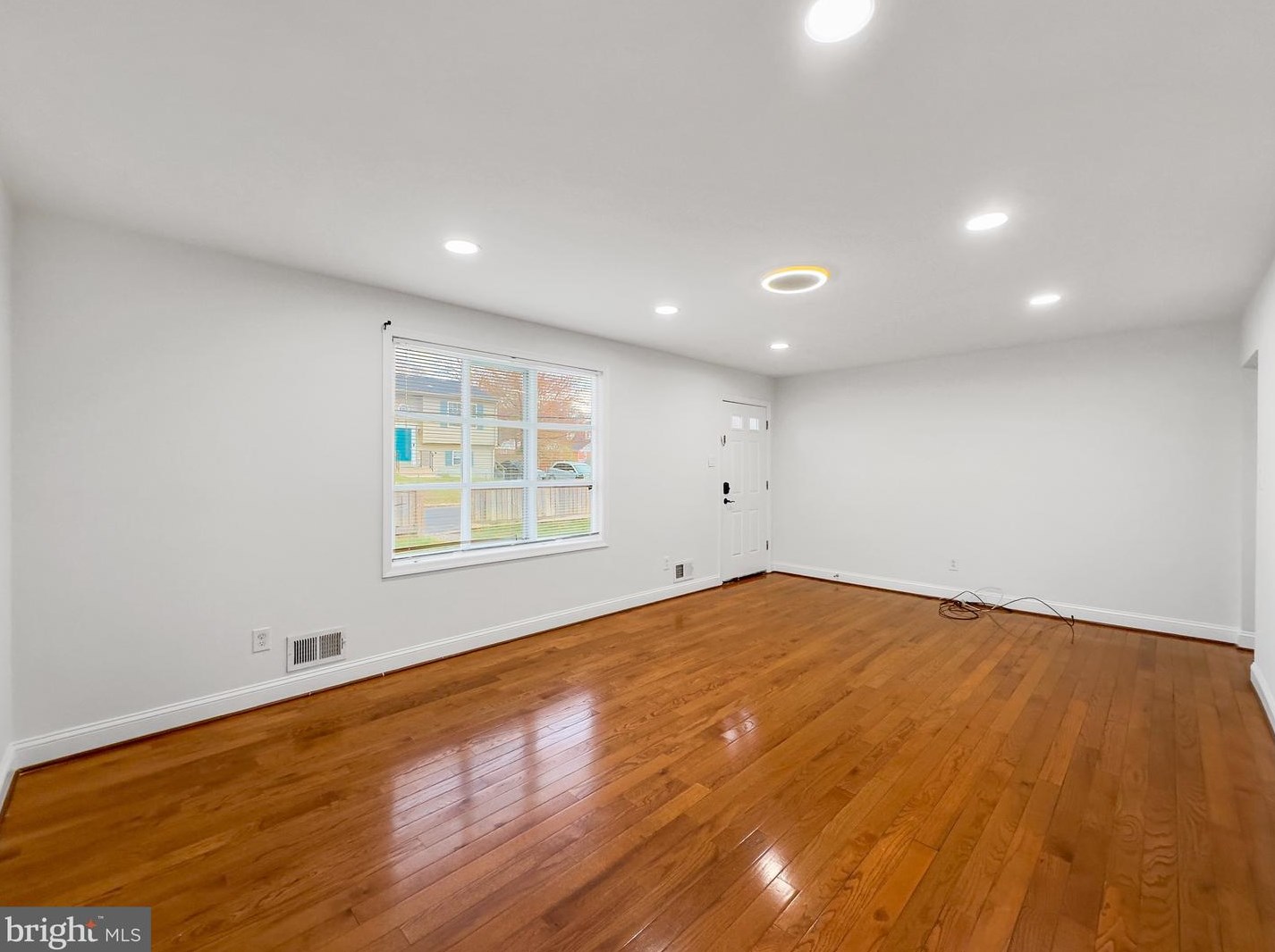 909 Glacier Ave, Capitol Heights MD  20743-3906 exterior