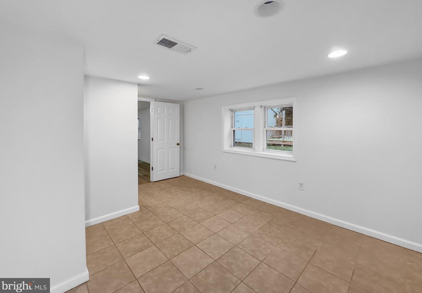 909 Glacier Ave, Capitol Heights MD  20743-3906 exterior