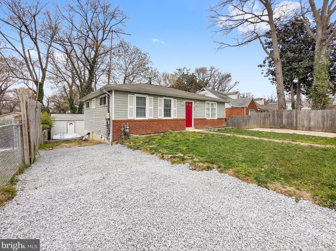 909 Glacier Ave, Capitol Heights MD  20743-3906 exterior