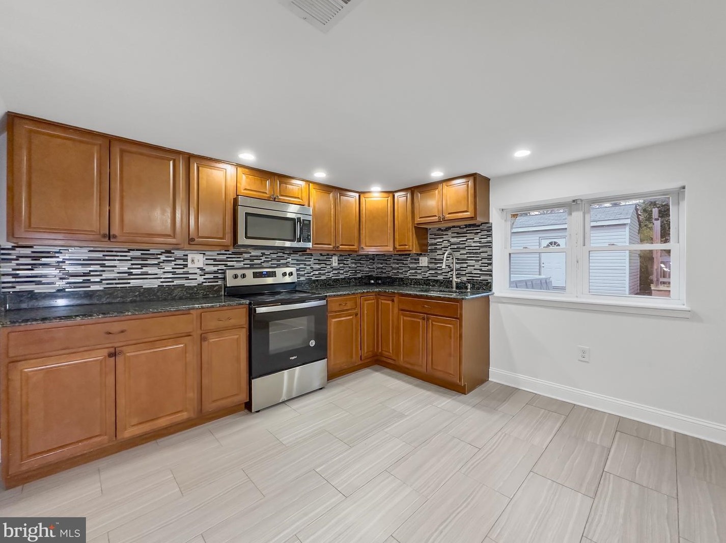 909 Glacier Ave, Capitol Heights MD  20743-3906 exterior