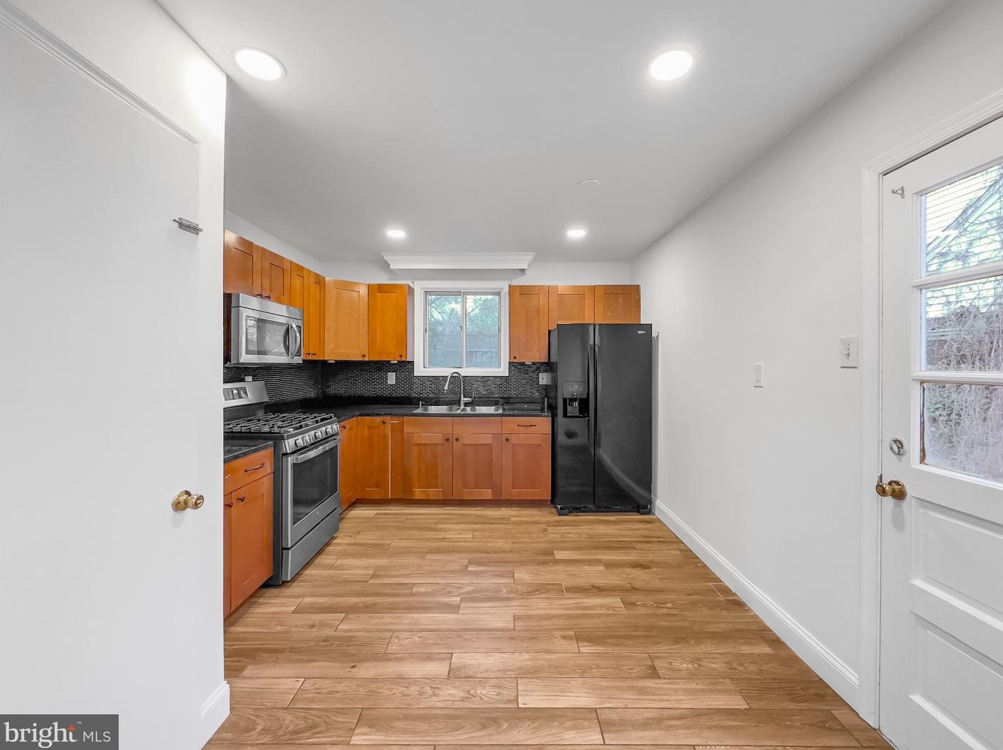 909 Glacier Ave, Capitol Heights MD  20743-3906 exterior