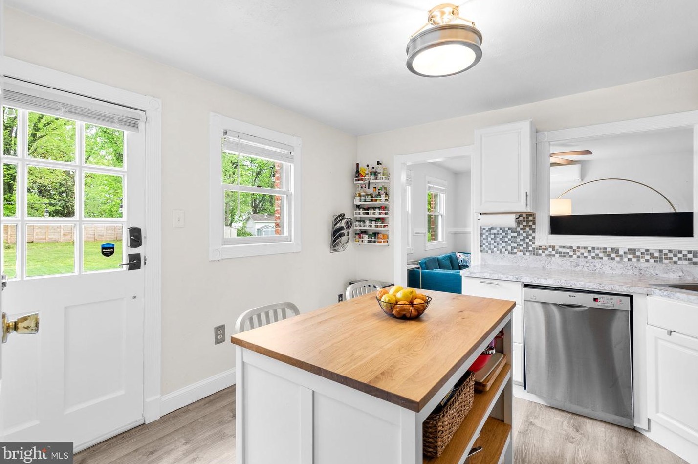 6807 10 Ave, Silver Spring MD 20912-5940 exterior