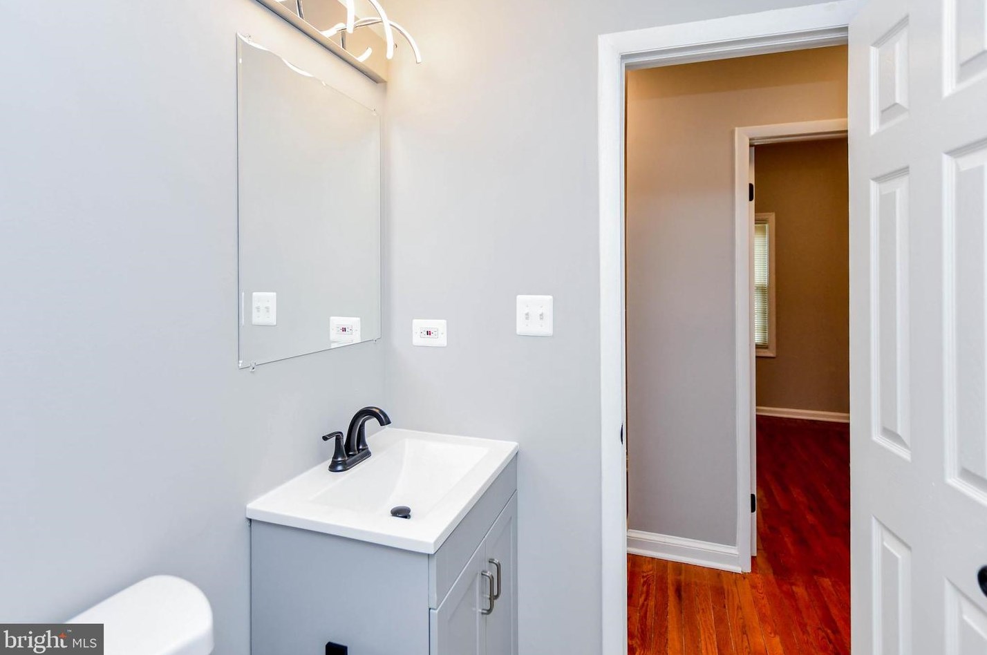 5524 Addison Rd, Capitol Heights MD  20743-1676 exterior