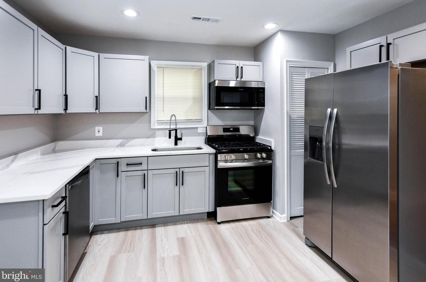 5524 Addison Rd, Capitol Heights MD  20743-1676 exterior