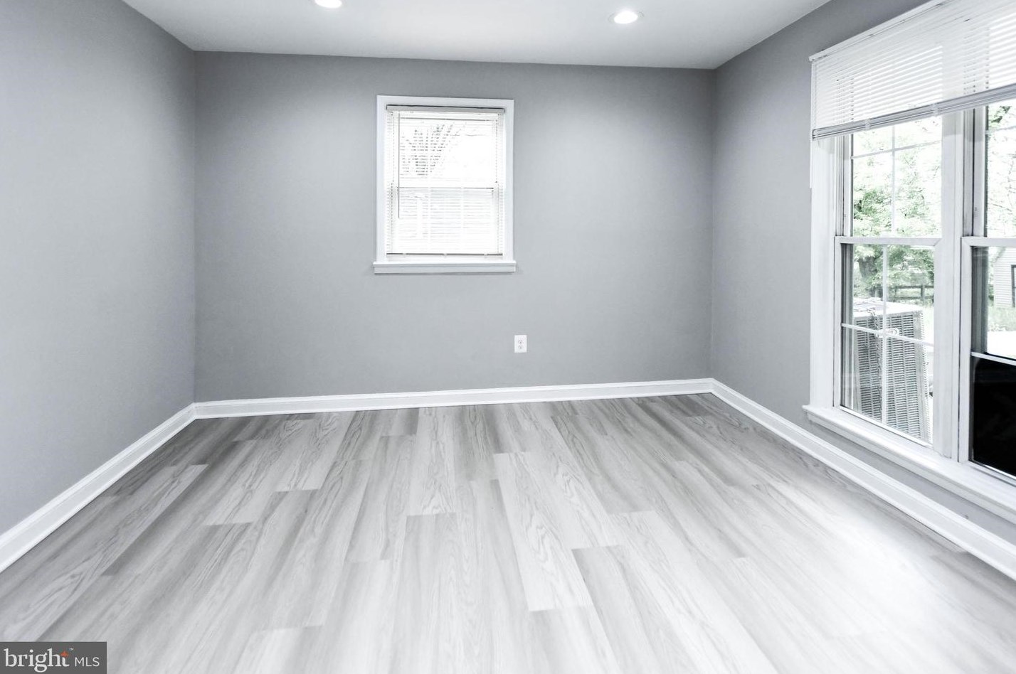 5524 Addison Rd, Capitol Heights MD  20743-1676 exterior