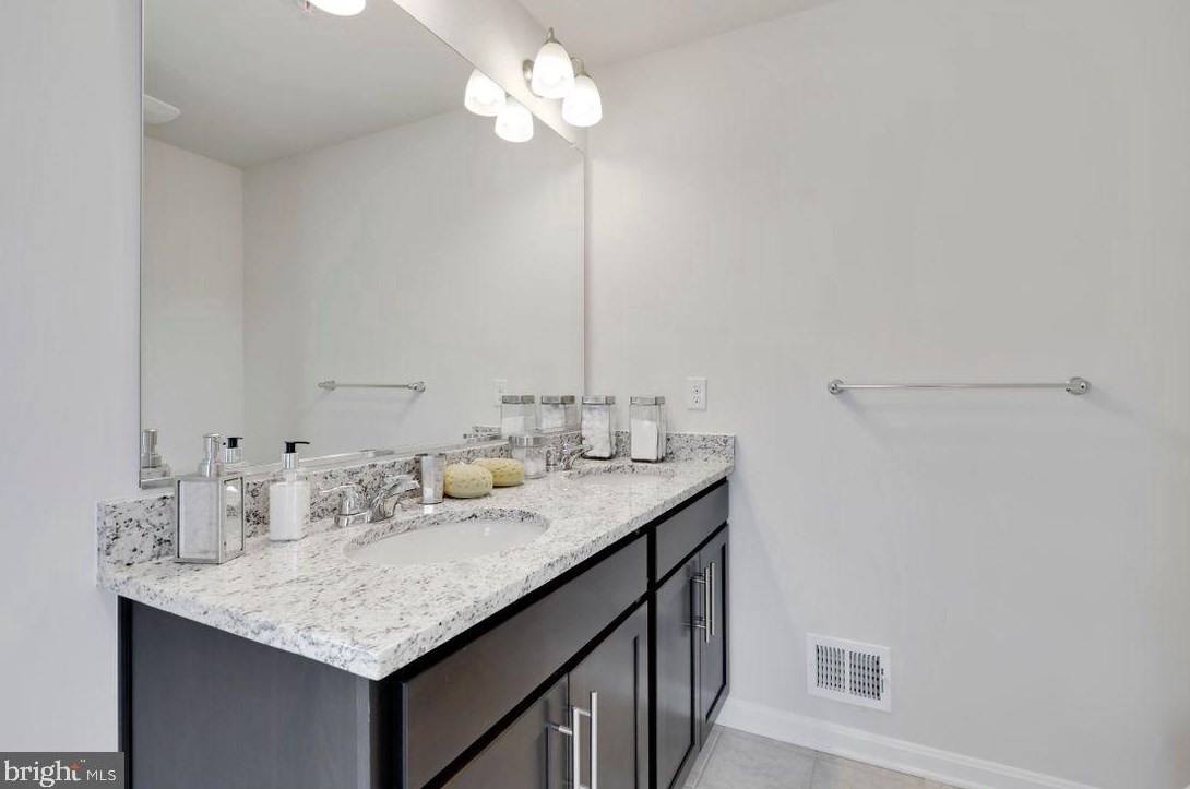 8841 Mimosa Ave, Clinton MD 20735-2641 exterior