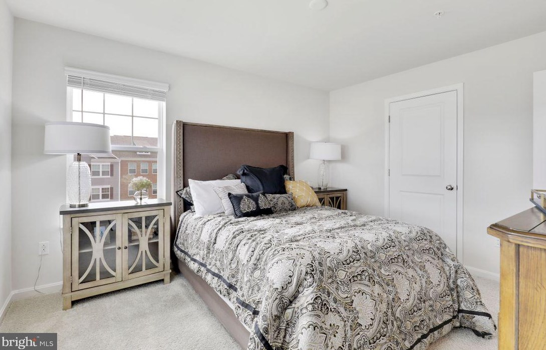 8835 Mimosa Ave, Clinton MD 20735-2642 exterior