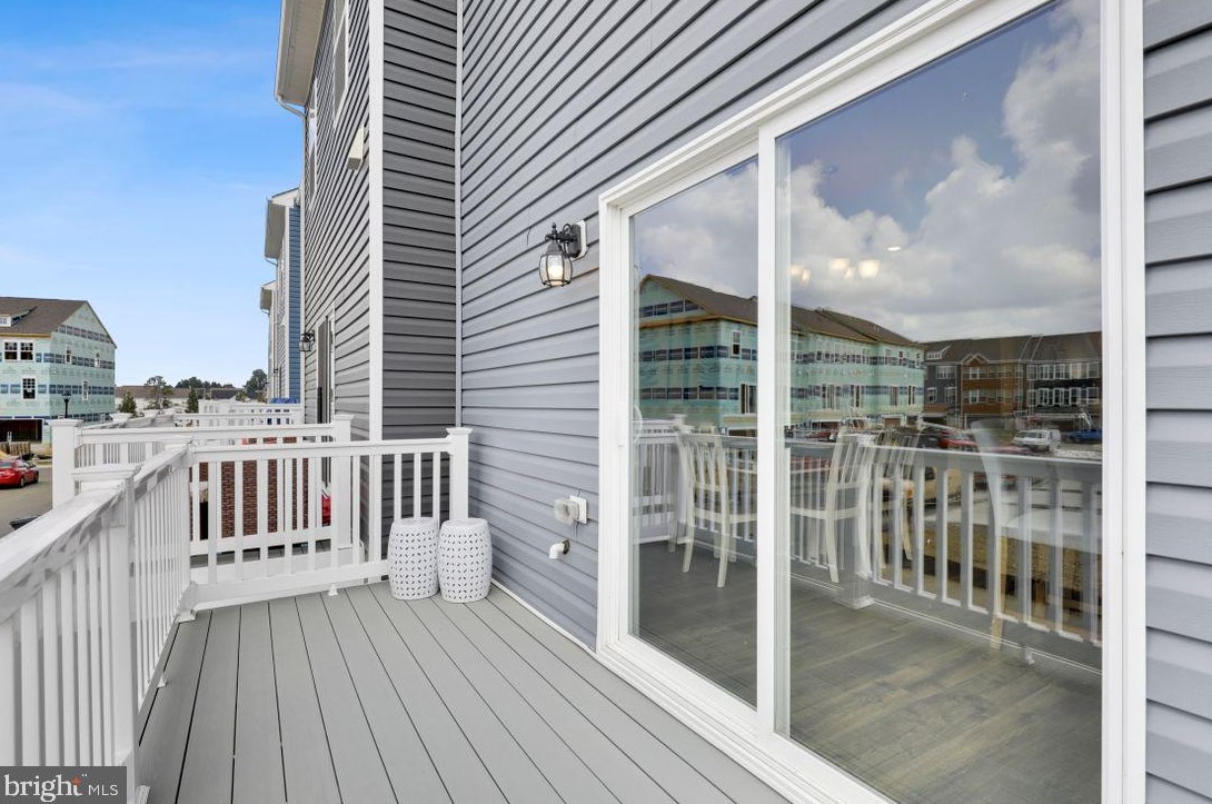 8835 Mimosa Ave, Clinton MD 20735-2642 exterior