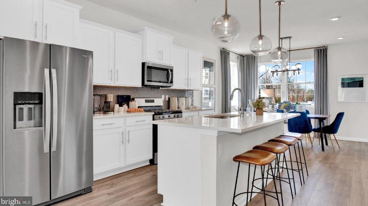 8831 Mimosa Ave, Clinton MD 20735-2648 exterior