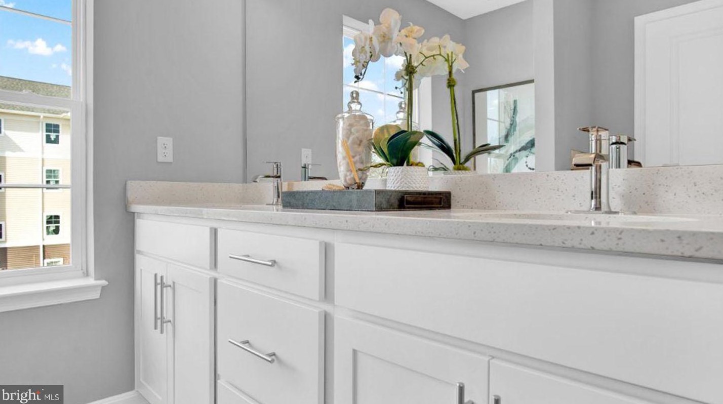 8831 Mimosa Ave, Clinton MD 20735-2648 exterior