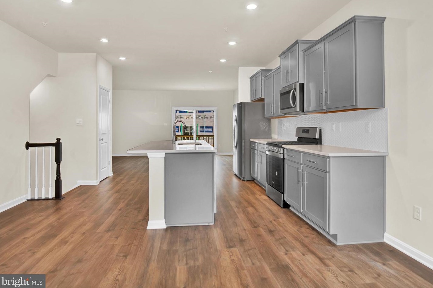 8837 Mimosa Ave, Clinton MD 20735-2642 exterior