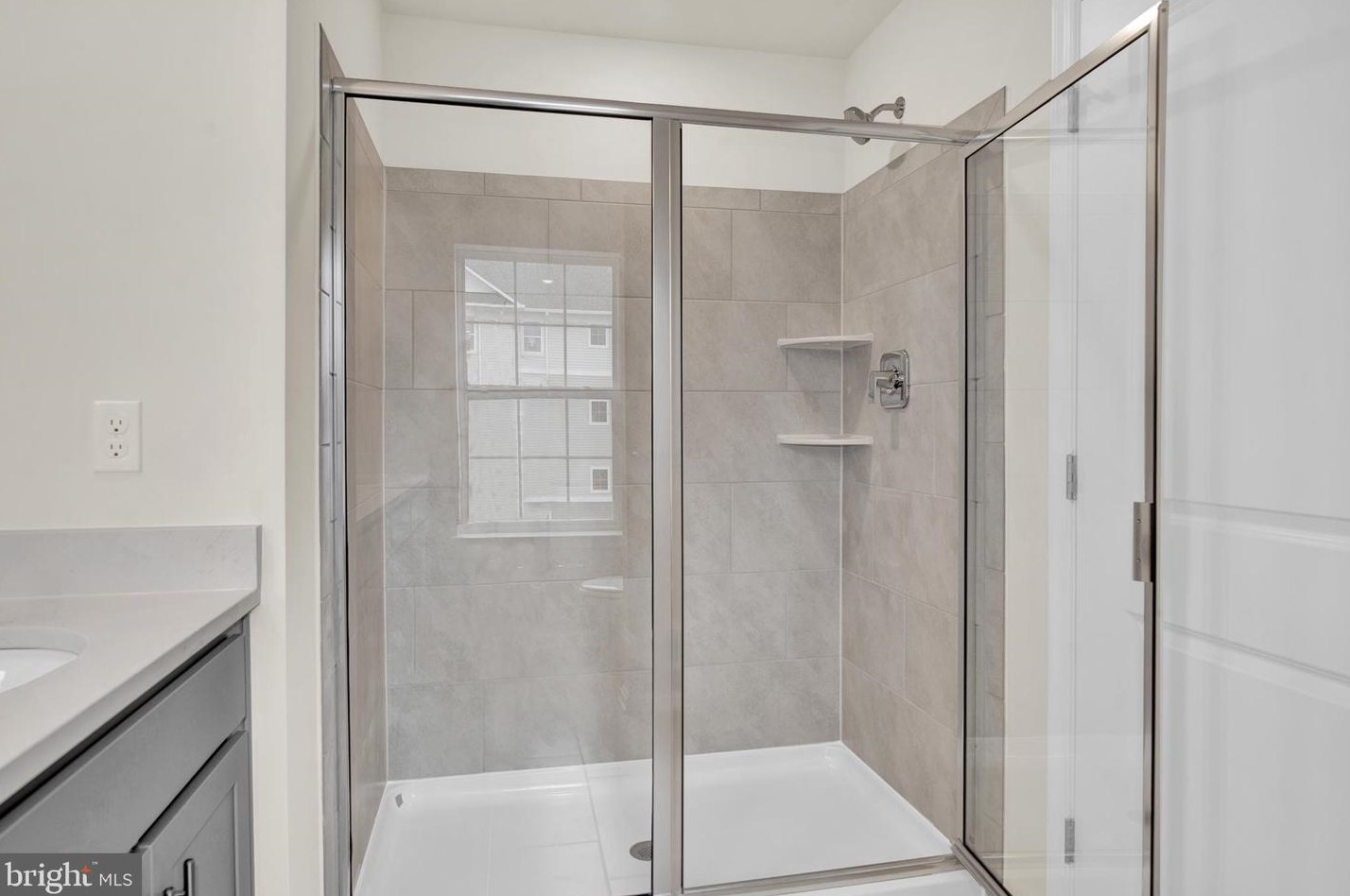 8837 Mimosa Ave, Clinton MD 20735-2642 exterior