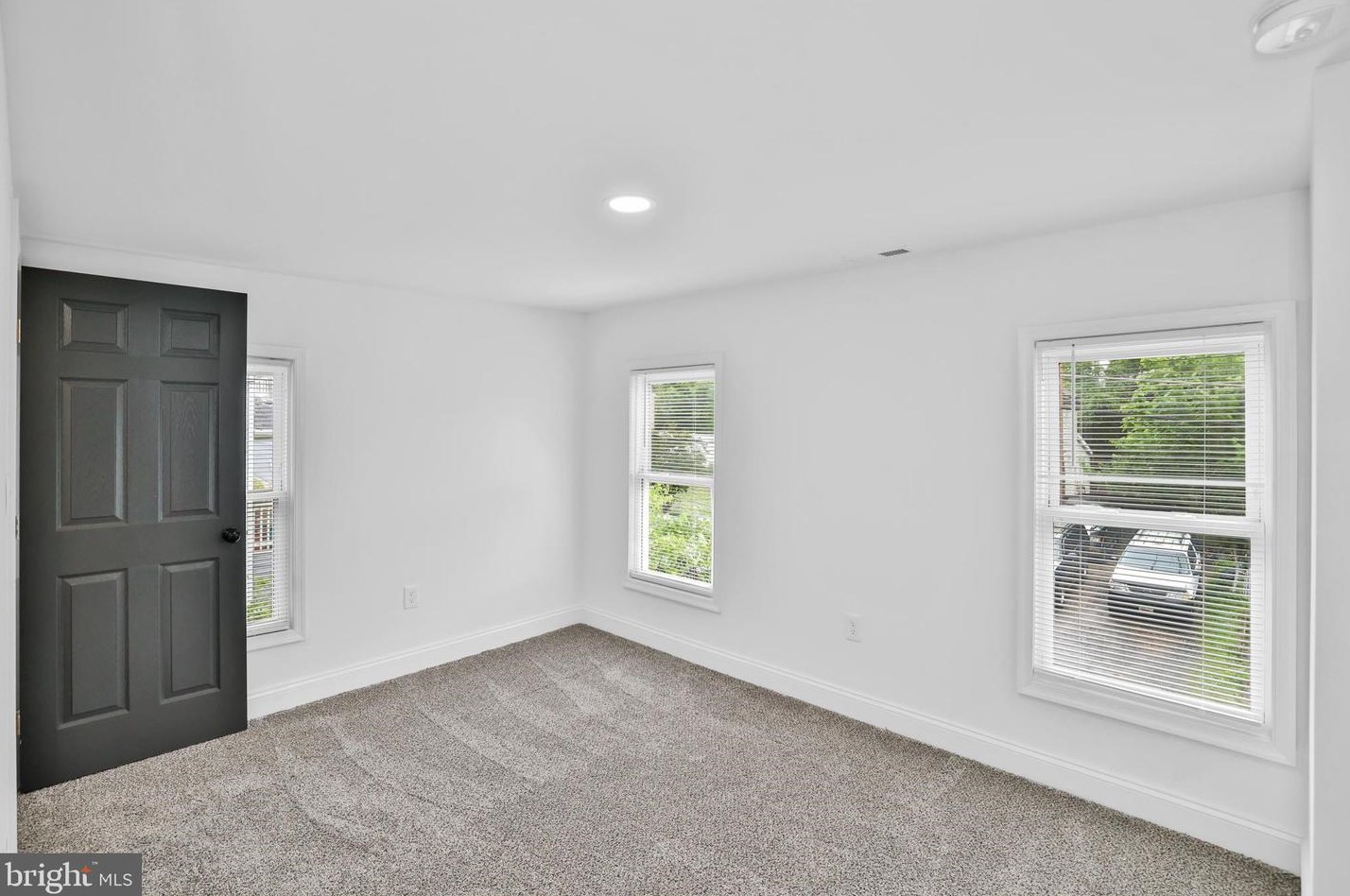 5818 Crown St, Capitol Heights MD 20743-2005 exterior