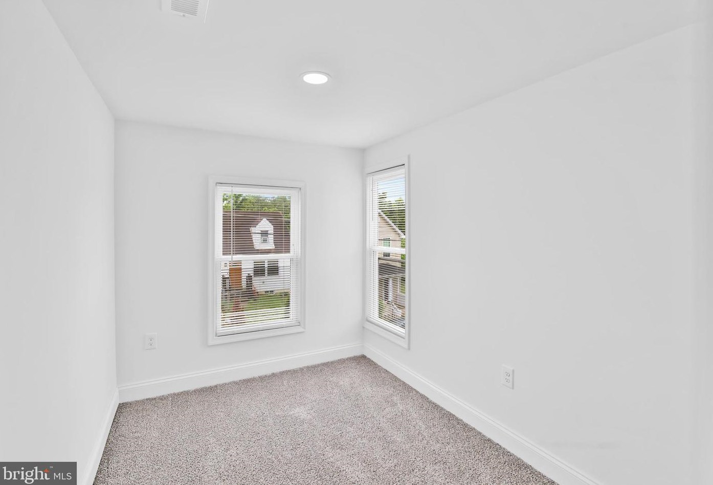 5818 Crown St, Capitol Heights MD 20743-2005 exterior